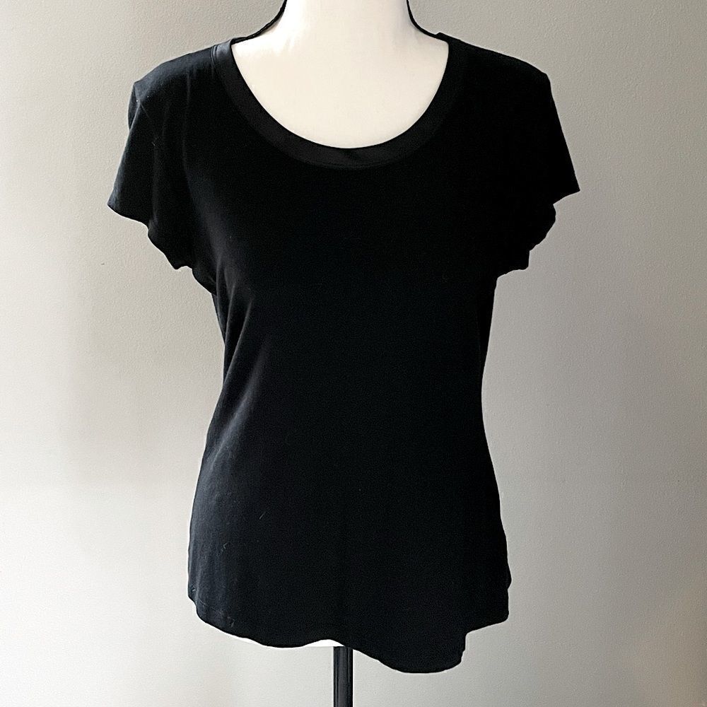 NWOT! Banana Republic, Super Soft, Short-Sleeve Shirt. Size Medium.